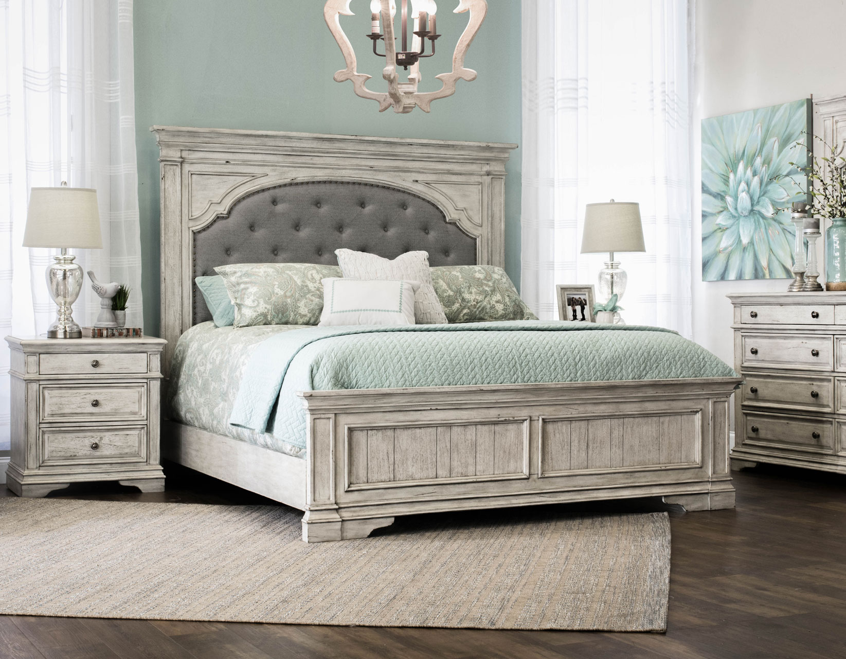 Highland Park Queen Bed, Cathedral White - DFW